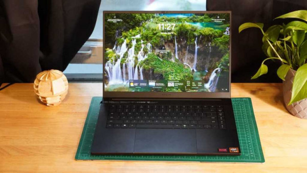 Razer Blade 16 2025 hero