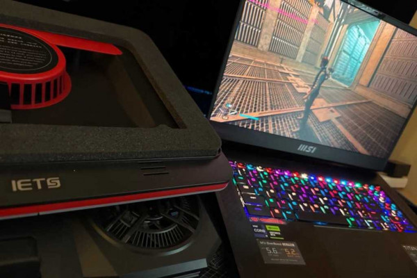 IETS laptop cooling pad next to MSI gaming laptop