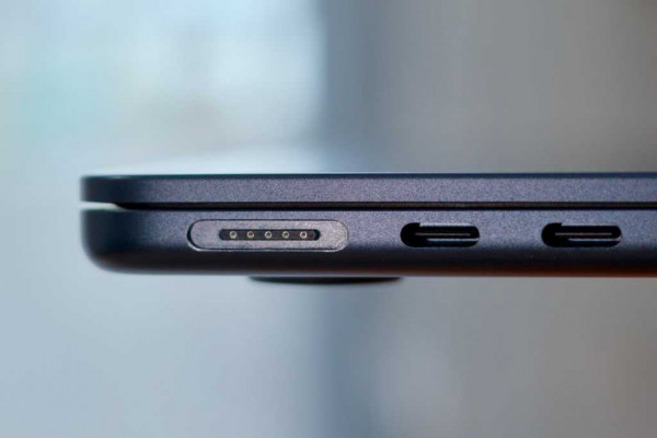 side of MacBook Air showng magsafe and USB-C ports
