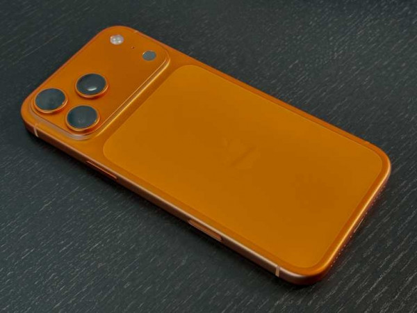 iPhone 17 Pro Max Cosmic Orange
