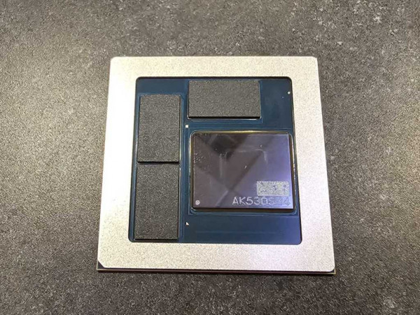 Qualcomm Snapdragon X2 Elite chip shot