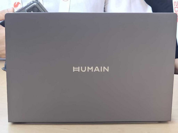 Humain Horizon Pro laptop rear