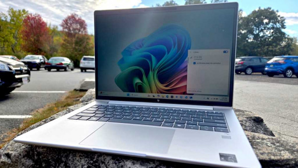 HP EliteBook 6 G1q outdoors with 5G visible on screen