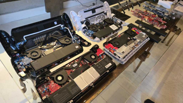 Asus ROG Xbox Ally X disassembled