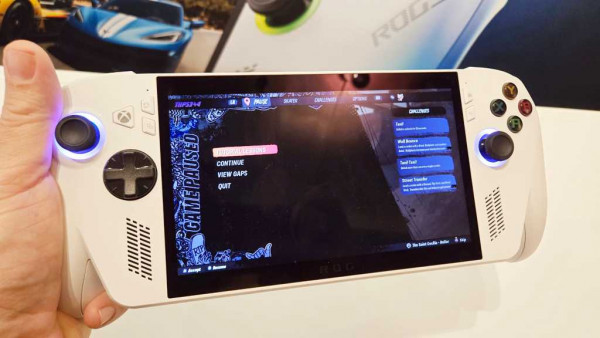 Asus ROG Xbox Ally in hand