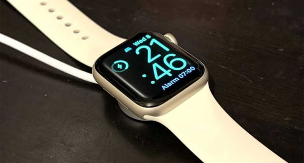 Apple Watch SE 3 review: Charging