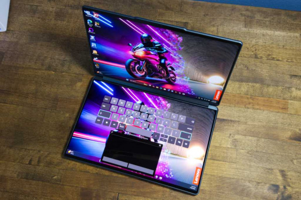 Lenovo Yoga Book 9i display