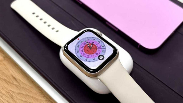 Apple Watch SE 3 review hero shot 3