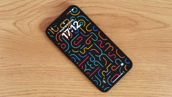 Apple iPhone 16e REVIEW front angled