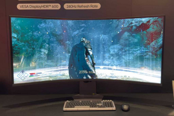 LG UltraGear EVO 52G930B