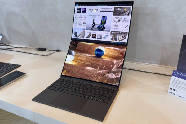 Asus Zenbook Duo at CES 2026