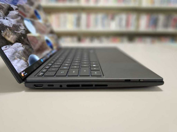 Asus ZenBook Duo Panther Lake left side