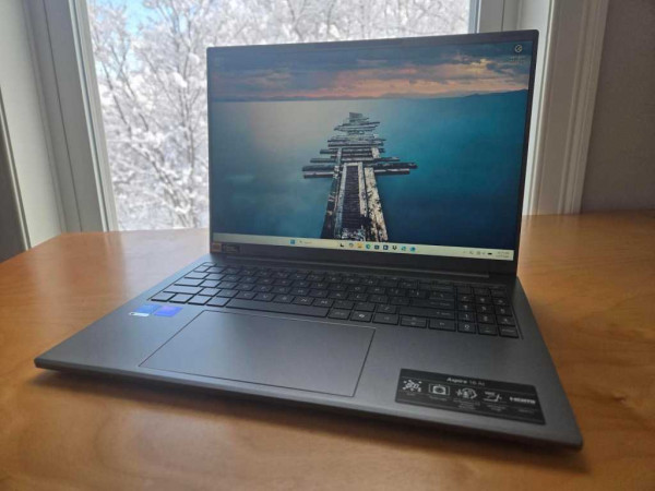 Acer Aspire 16 AI head on