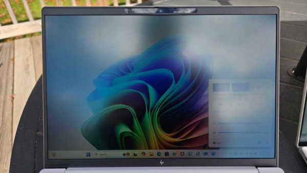 Matte laptop display in the sun