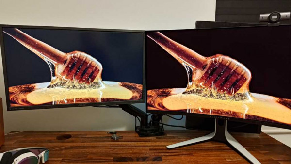 Alienware AW3225QF OLED side by side with another monitor