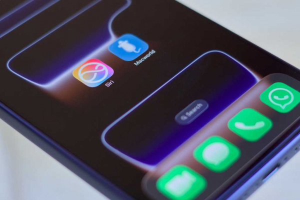 Siri app icon on iPhone Home Screen